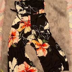 Venus jumper NWOT large. Cute